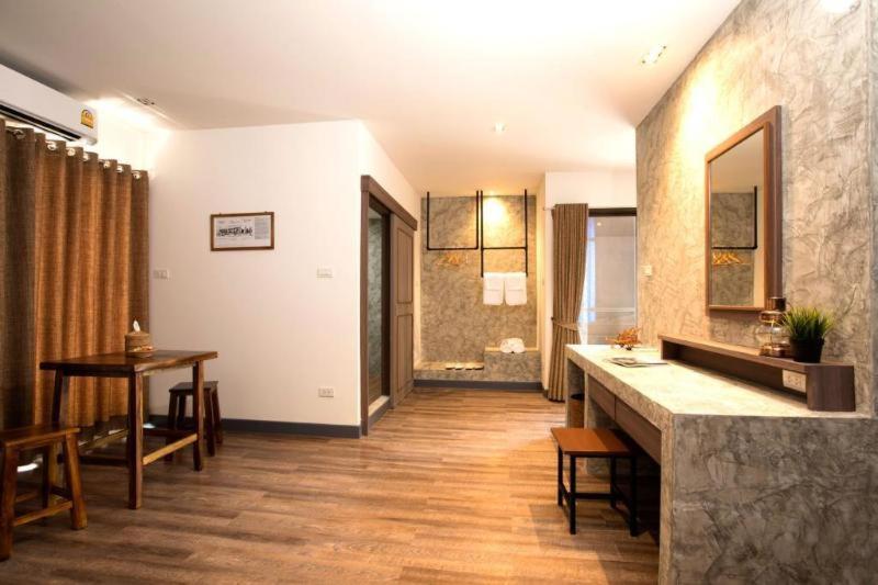 Boutique Poo-Yai Lee Hotel Банкок Стая снимка